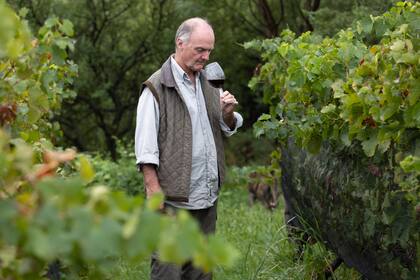 Richard Kirton recibe en la bodega que lleva su apellido.