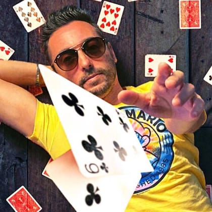 Richard Laffite es un ilusionista argentino que vive en Miami y que tiene una larga trayectoria en el mundo de la magia y el show