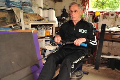 Richard Morgan, de 93 años, comenzó su rutina de entrenamiento de 73 años. 