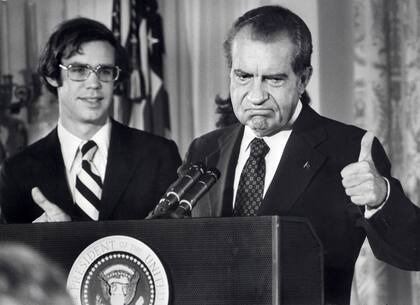 Richard Nixon anuncia su renuncia en 1974