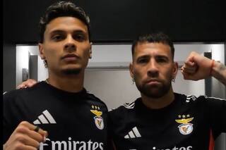Benfica presentó a Richard Ríos: el particular video en el que se cruza con Otamendi