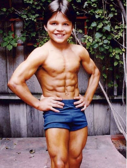 Richard Sandrak dio a conocer que fue abusado física y emocionalmente por su padre durante esa etapa de su vida