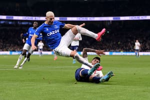 La patada de Cuti Romero al brasileño Richarlison y una rivalidad con historia en Inglaterra