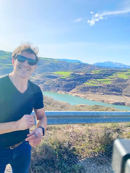 Richi tiene una agencia de marketing; vive hace 13 años en Andorra