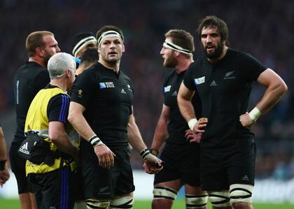 Richie McCaw y Sam Whitelock fueron compañeros durante muchos años en los All Blacks; aquí, durante la semifinal del Mundial 2015, ante Sudáfrica, en Twickenham
