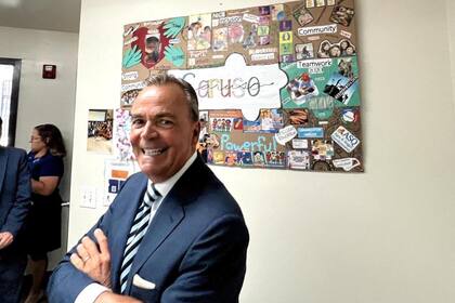 Rick Caruso, magnate inmobiliario y fundador de Caruso Affiliated, amasó una fortuna de miles de millones con proyectos como The Grove en Los Ángeles