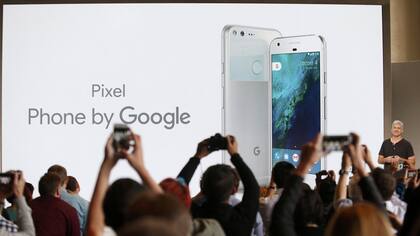 Google adquirió al equipo de HTC involucrado en el desarrollo de su smartphone Pixel, presentado en 2016