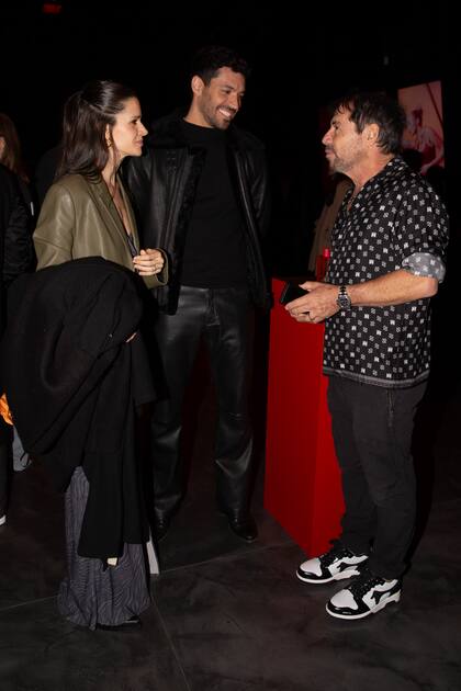 "Ricky es una persona encantadora que siempre está de buen humor, con una sonrisa, y es muy generoso cada vez que le pido ayuda con los looks", expresó Violeta Urtizberea sobre el anfitrión de la noche.