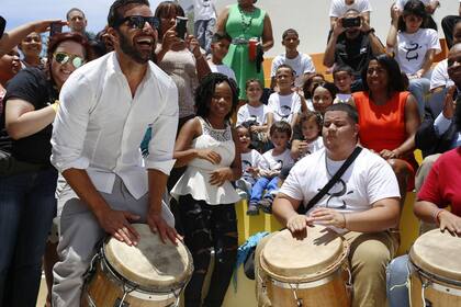 Ricky Martin, a pura música y baile en la inauguración del Centro Tau