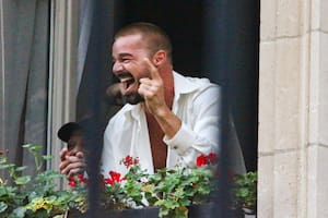 Ricky Martin sorprendió a la multitud de fans que lo esperaba en la puerta del hotel, en Buenos Aires