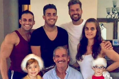 Ricky Martin y sus hermanos, preocupados por la salud de su padre