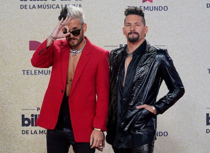 Ricky Montaner y Mauricio Montaner de "Mau y Ricky" participaron en los Premios Billboard de la Música Latina con su canción "Besos a cualquier horario", que lanzaron junto a Carlos Vives y su hija Lucy