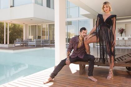 Ricky y Stefi –que en octubre de este año van a cumplir tres años juntos– posan en la casa (en El Golf de Nordelta) que alquilan cuando están en Argentina.