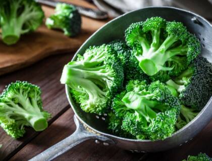 Rico en vitamina C y sulforafano, activa las enzimas antioxidantes que refuerzan las defensas.