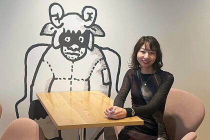 Rie Kudan tiene 33 años y ganó un prestigioso premio de la literatura japonesa