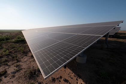 Riega 5000 hectáreas con pivotes alimentados con paneles solares