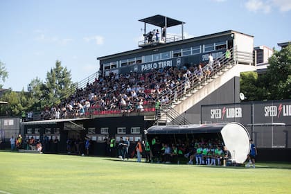 Riestra es un club que funciona como un modelo de gerenciamiento, a cargo del empresario Víctor Stinfale, dueño de la marca Speed