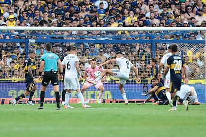 Riestra toma el control del partido