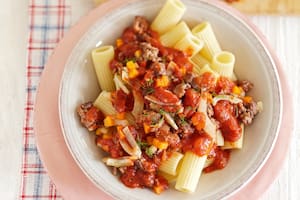 Rigatoni con salsa de carne picada al hinojo