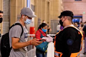 Rigen las nuevas restricciones en el AMBA. Estación de trenes de Constitución