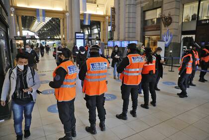 Rigurosos controles en la estación de trenes de Retiro