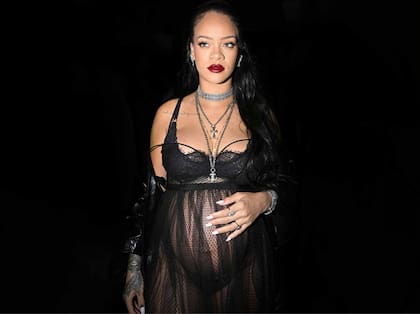 Rihanna, que se convirtió en la magante más joven de EEUU, desplazando a Kylie Jenner gracias al éxito comercial de su firma de lencería SavageXFenty, pensada para todos los talles.