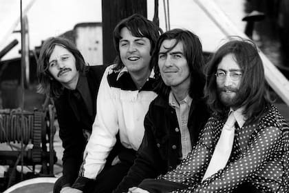 Ringo Starr, Paul McCartney, George Harrison y John Lennon en Inglaterra