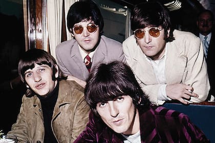 Ringo Starr, Paul McCartney, John Lennon y George Harrison de gira en 1966