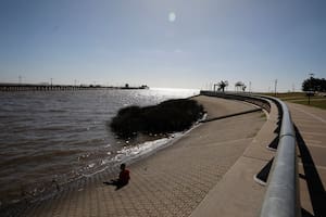 El vínculo de la ciudad con el Río de la Plata: la prohibición que manda y lo que podría cambiar