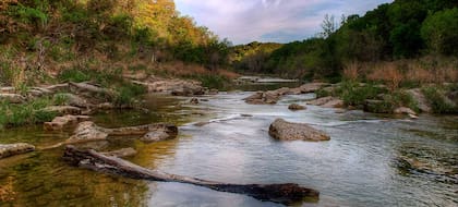 Río en el Parque Estatal Dinosaur Valley (tpwd.texas.gov)