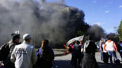 Río Gallegos: protestas, desalojo y una herida frente a la Legislatura antes de la última sesión del año