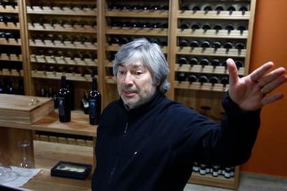 El caso Vialidad investigan las presuntas irregularidades mediante las cuales se le concedieron a las empresas de Lázaro Báez, entre 2003 y 2015, unos 52 contratos de obras públicas viales en la provincia de Santa Cruz.