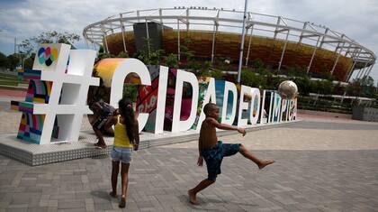 Río, un año después de la fiesta: más problemas sociales, estadios en desuso y obras incumplidas