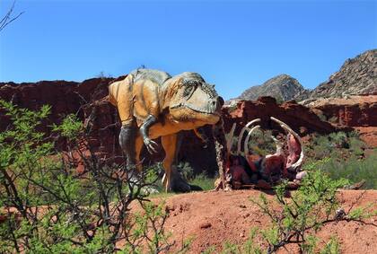 Riojassic Park: réplicas de dinos en un árido valle