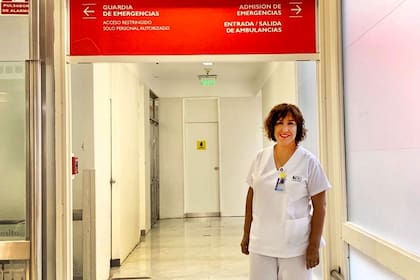 Ríos, jefa del departamento de enfermería del Sanatorio Güemes, ejerce la profesión desde haca casi 30 años
