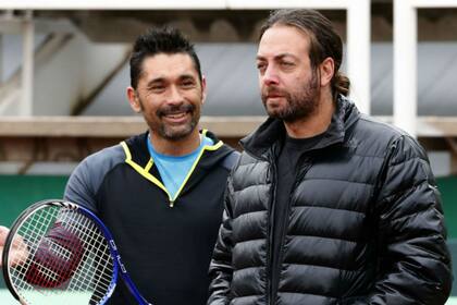 Ríos junto a Nicolás Massú, capitán de la selección chilena de tenis.