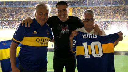 Riquelme, con Alberto Márcico y Ángel Clemente Rojas, en febrero de 2020, antes del encuentro que Boca jugó en la Bombonera con Atlético Tucumán