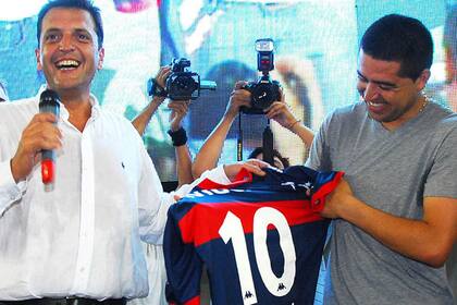 Riquelme, con la 10 de Tigre; ¿será su nueva camiseta?