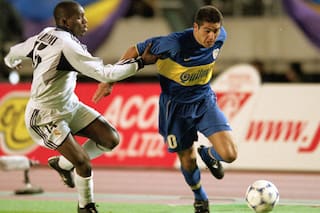 La pelota de Riquelme subastada en Escocia tras sus lujos ante Real Madrid y la camiseta que (no) cambió con Figo