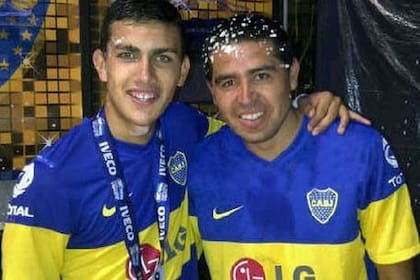 Juan Román Riquelme y Leandro Paredes compartieron el Boca campeón del torneo Apertura 2011, dirigido por Julio Falcioni.