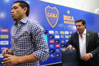 Riquelme y Angelici, una relación tirante que terminó con el ídolo en Argentinos