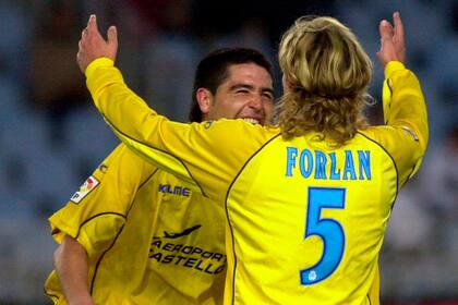 Riquelme y Forlán, celebrando un gol en Villarreal.