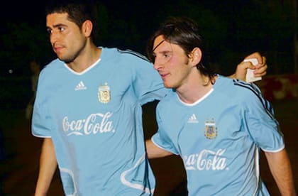 Riquelme y Messi tienen alunas diferencias en su carta natal, a pesar de haber nacido el mismo día
