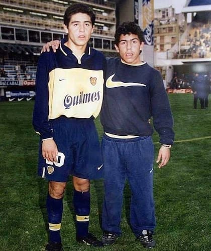 Riquelme y Tevez, en 1997: uno, ídolo naciente; el otro, un simple alcanzapelotas.