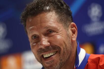 Risas de Diego Simeone, en la charla con los medios