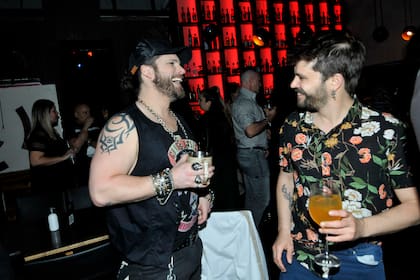 Risas y tragos para Germán Tripel y Felipe Colombo