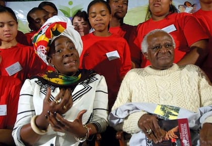 Rita junto al arzobispo sudafricano y Premio Nobel de la Paz, Desmond Tutu, en 2006, en un evento sobre liderazgo juvenil
