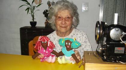 Rita Merlo cose muñecas y títeres