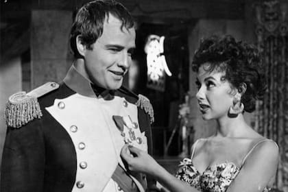 Rita Moreno y Marlon Brando se conocieron en la sala de maquillaje de la película Desirée