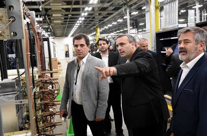 Ritondo, en una exhibición del sistema radiotransmisor